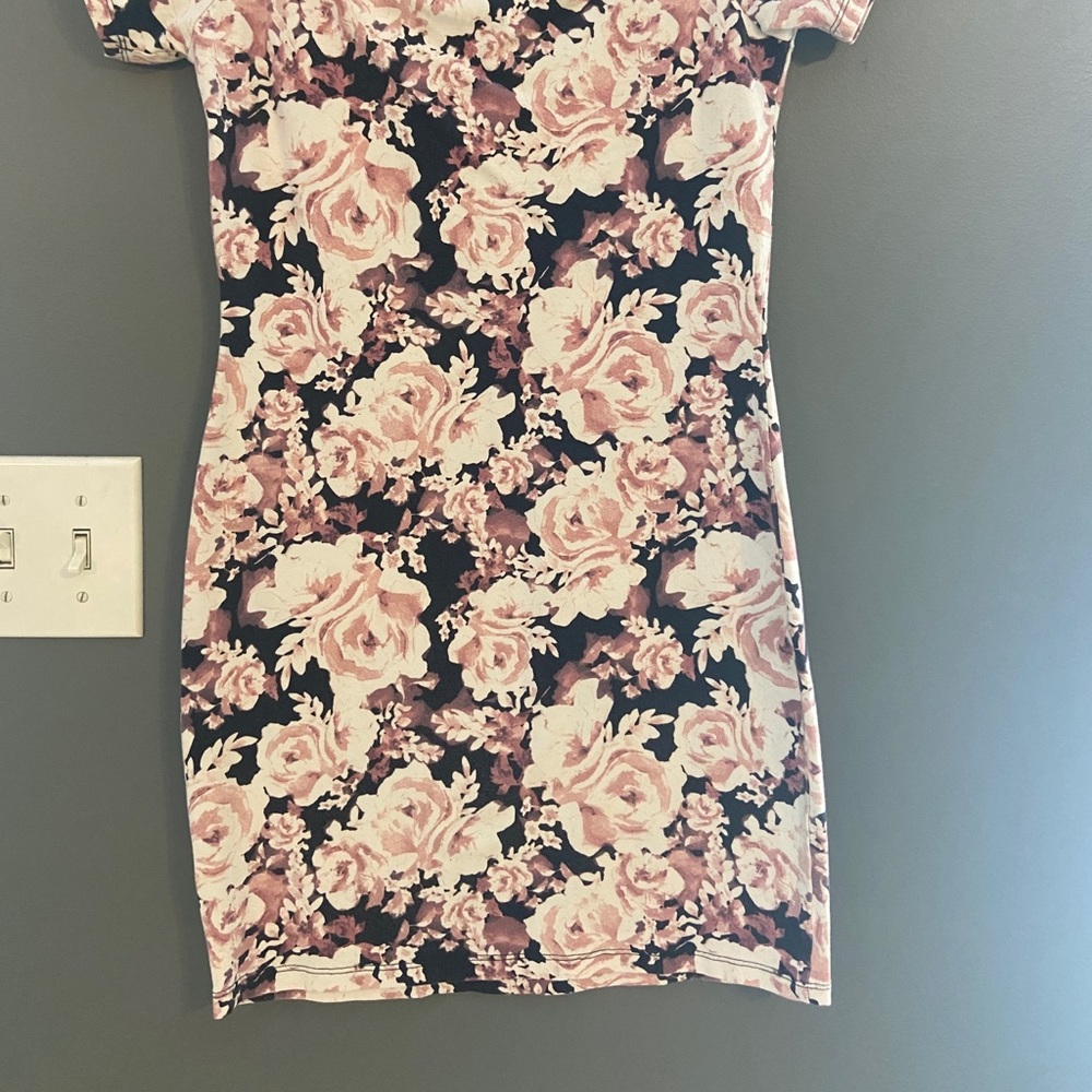 Dress - Picture 3 of 3